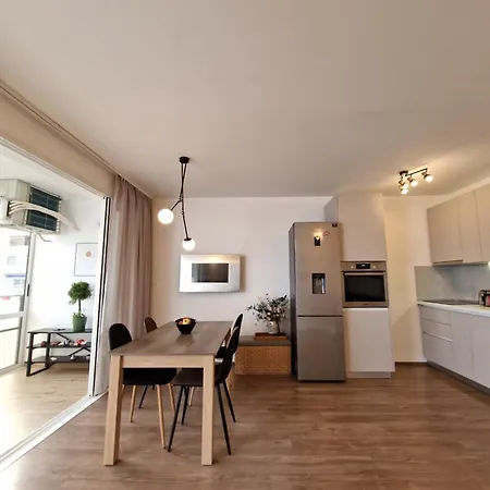 Marinaview Center * Split