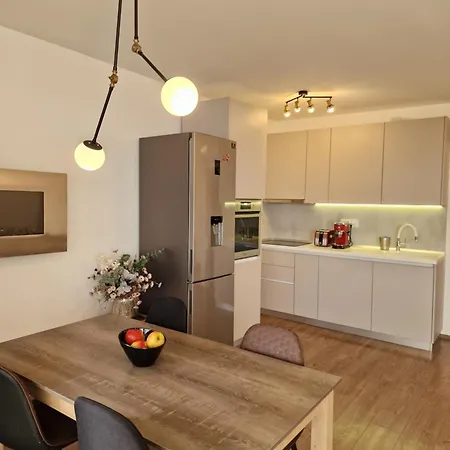 Marinaview Center Apartment Split