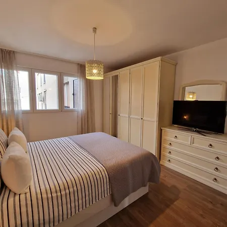 Marinaview Center Apartment Split